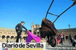 La Plaza de España se estrena como 'ruedo' de Sevilla (Diario de Sevilla). Descargar en PDF.